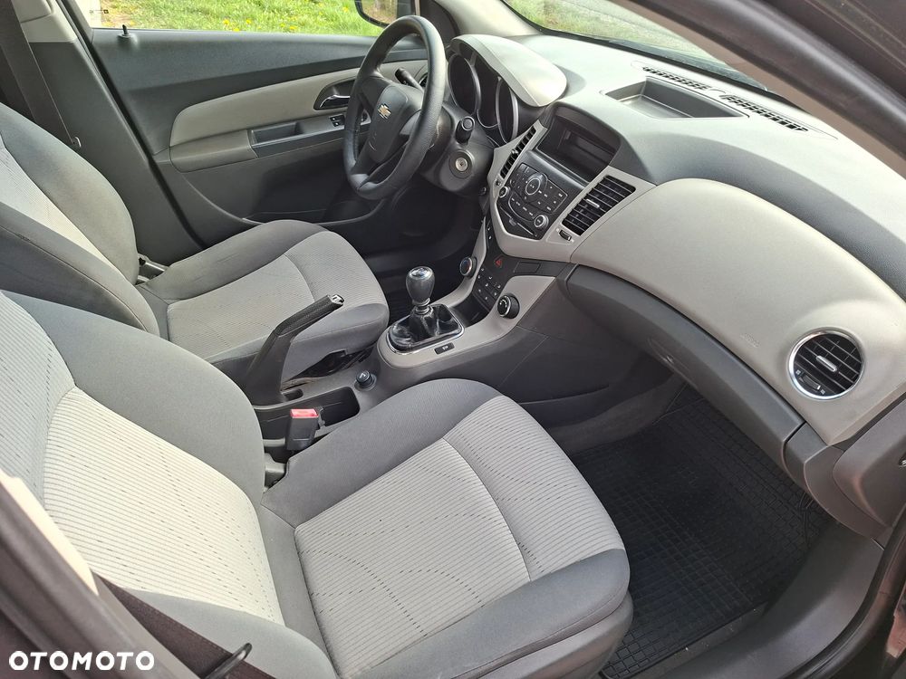 Chevrolet Cruze 1.6 - 10