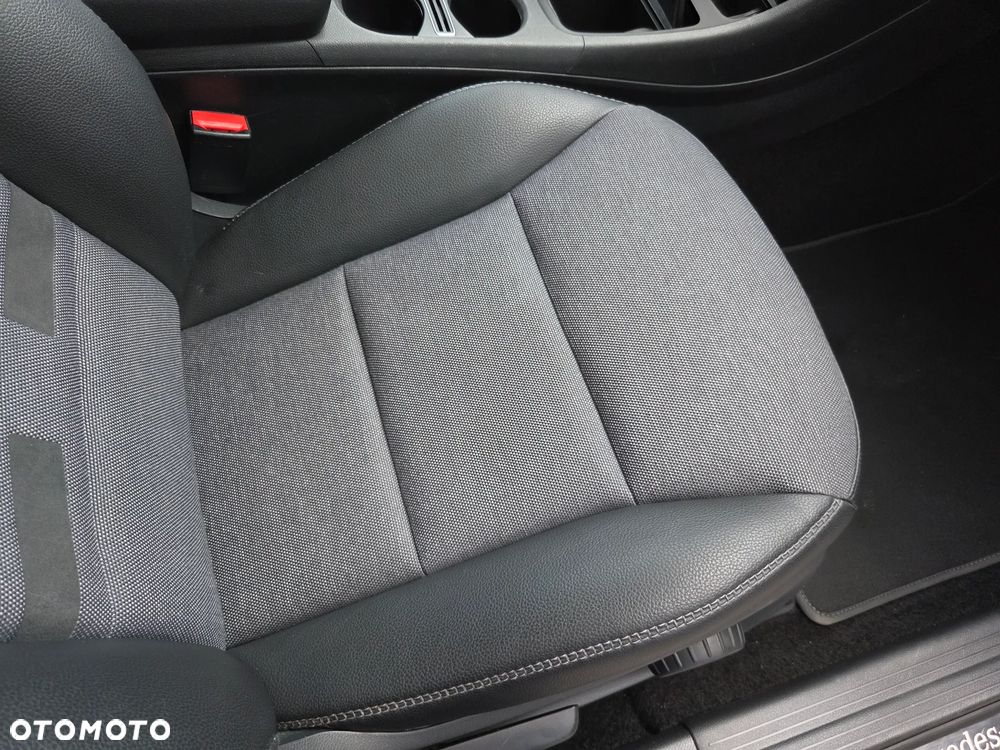 Mercedes-Benz GLA 200 7G-DCT Style - 17