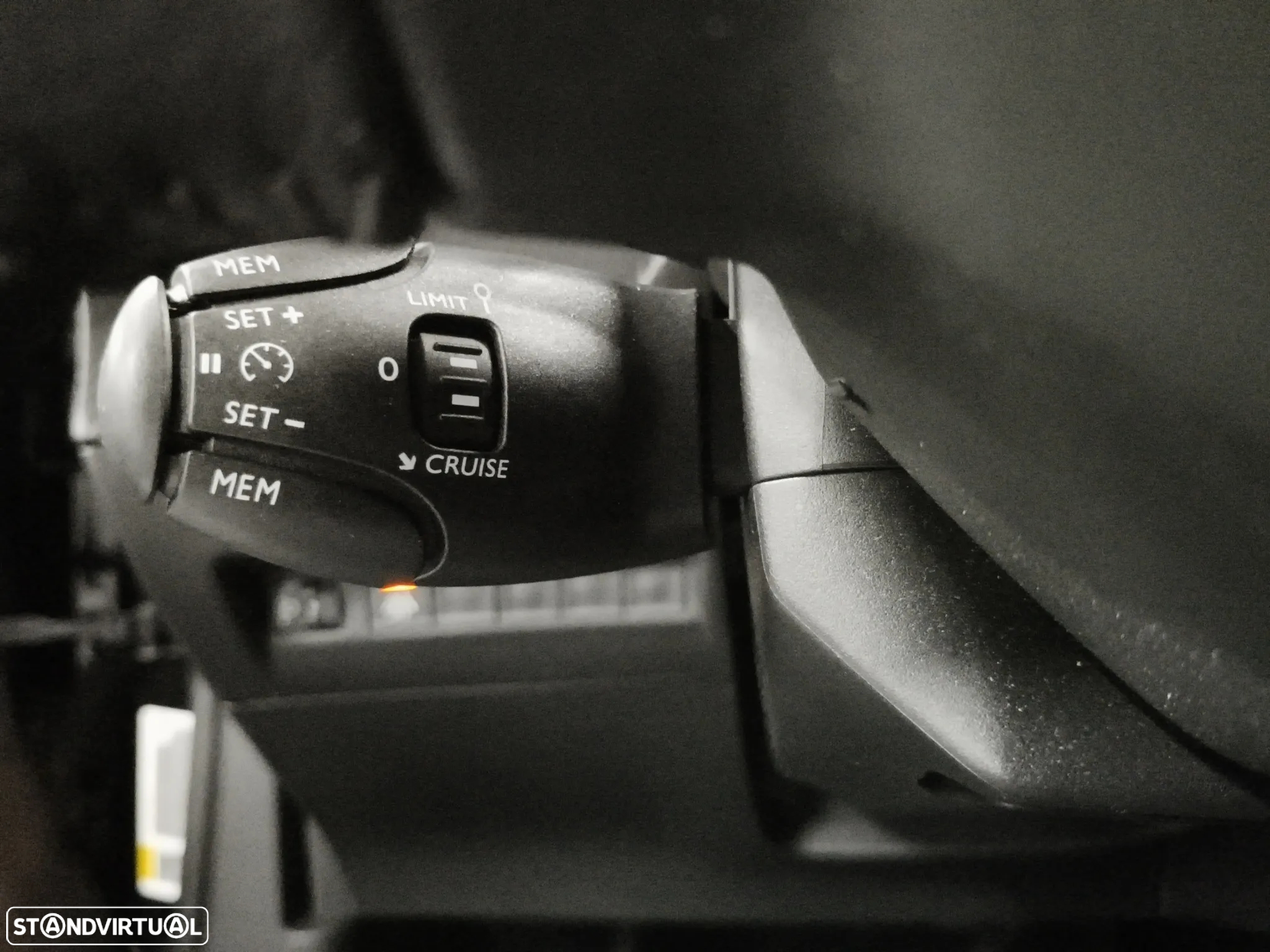 Peugeot 2008 1.2 PureTech Active Pack EAT8 - 15