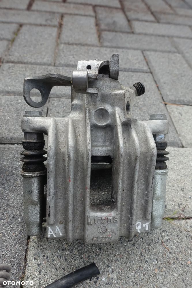 ZACISK TYLNY AUDI A4 B5 B6 B7 A6 C5 QUATTRO  A1 - 4