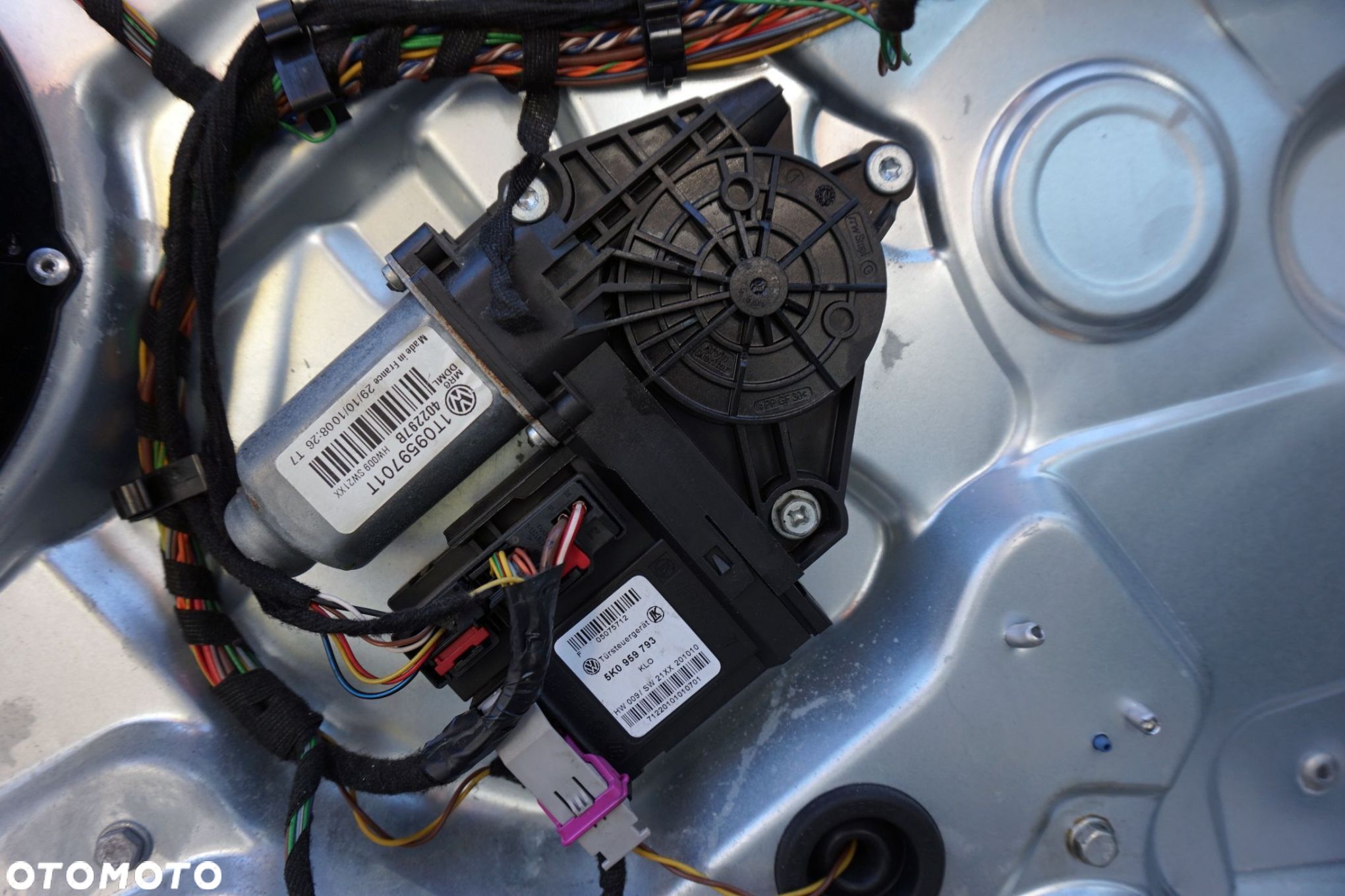 SILNICZEK SZYBY LEWY PRZÓD OCTAVIA II LIFT 5K0959793 1T0959701T SKODA 2008-2013 - 1