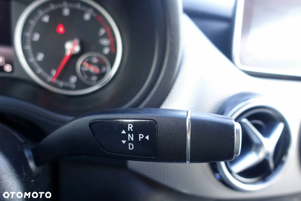 Mercedes-Benz Klasa B 180 7G-DCT Style - 26