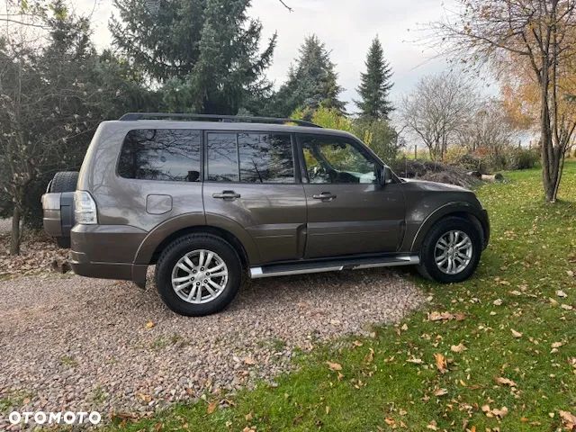Mitsubishi Pajero - 2