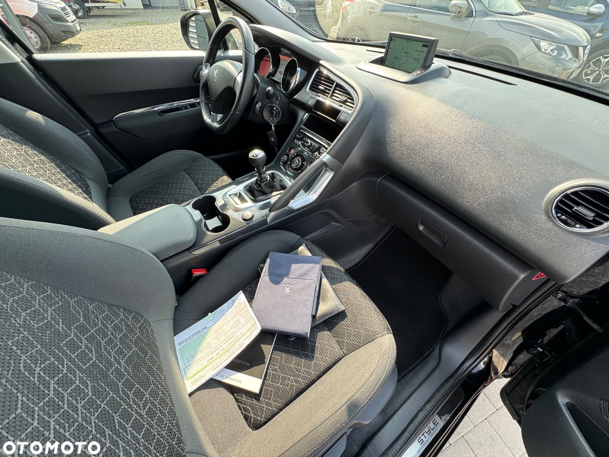 Peugeot 3008 1.6 BlueHDi Style S&S - 24
