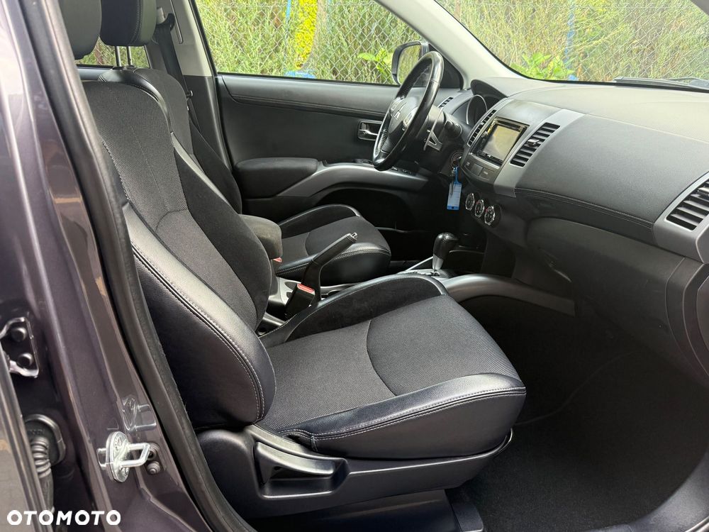 Mitsubishi Outlander 2.0 2WD CVT Invite - 24