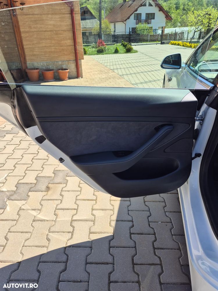 Tesla Model 3 - 12