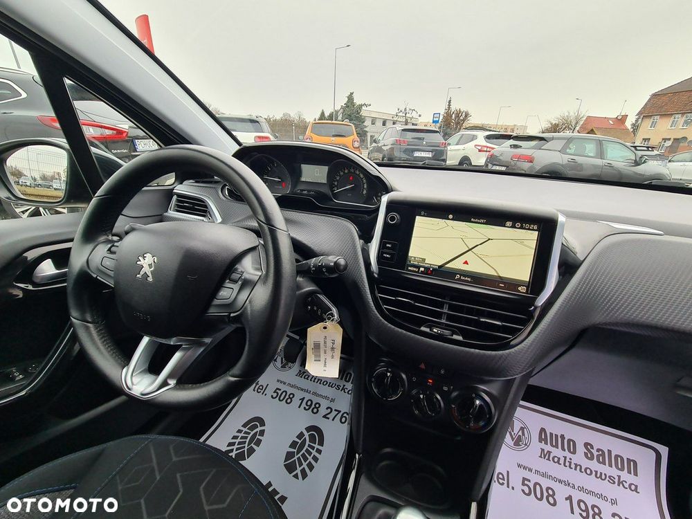 Peugeot 2008 1.2 Pure Tech GPF Signature S&S - 29