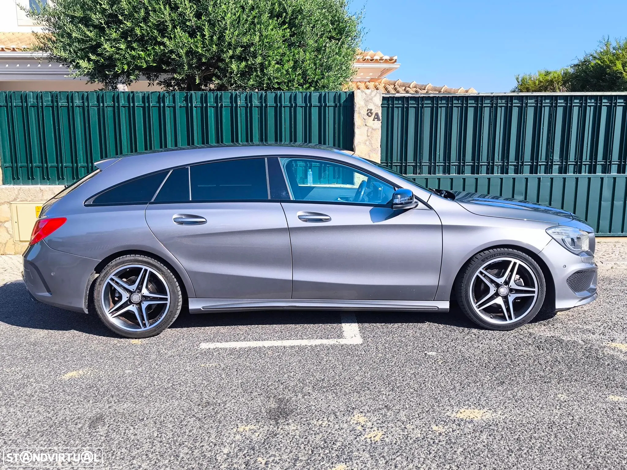 Mercedes-Benz CLA 180 d Shooting Brake AMG Line - 2
