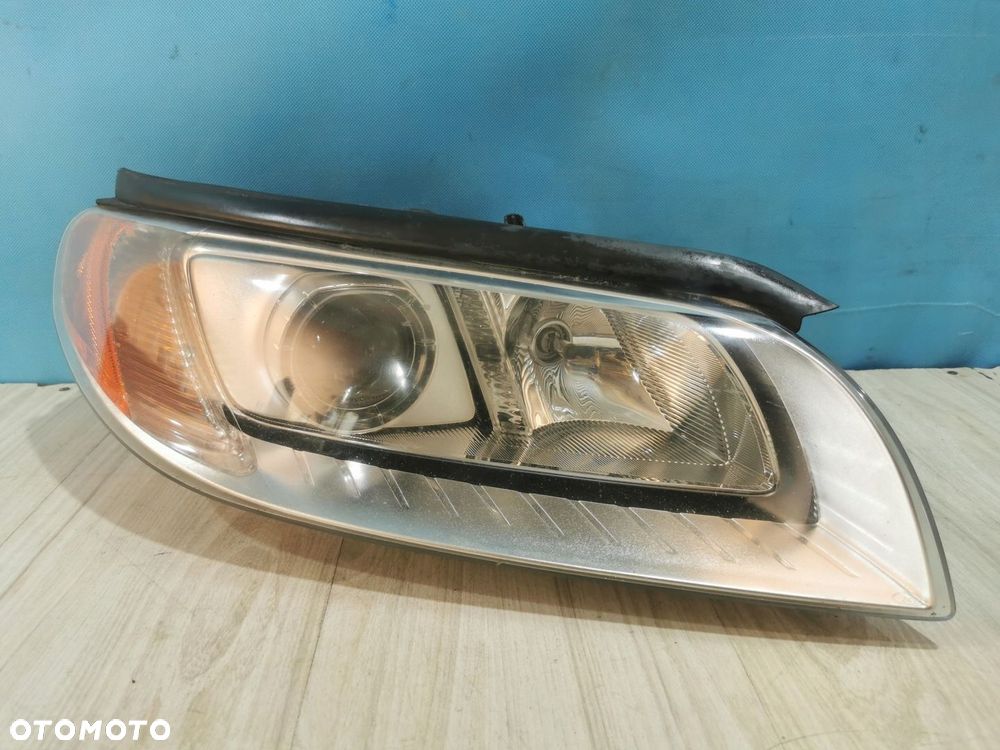 Volvo V70 III S80 II lampa reflektor przód prawa Xenon kompletna - 1