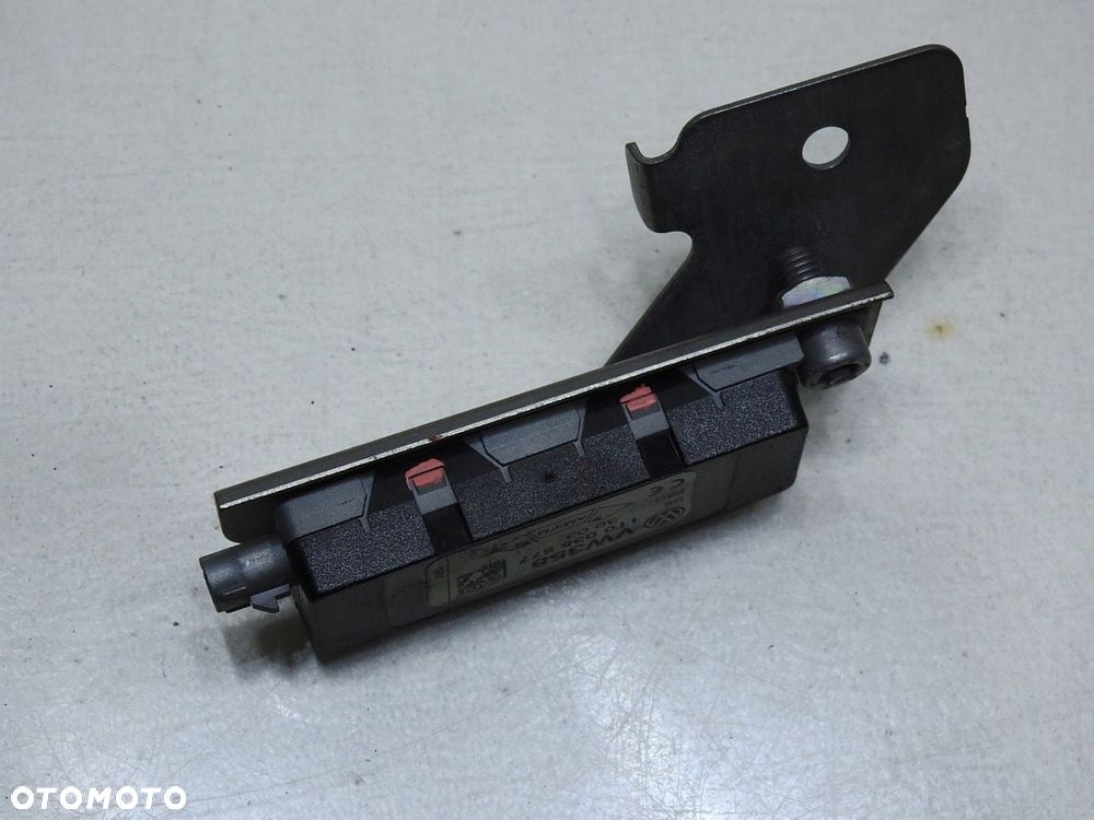 WZMACNIACZ ANTENY VW TOURAN 1T0035577 - 2