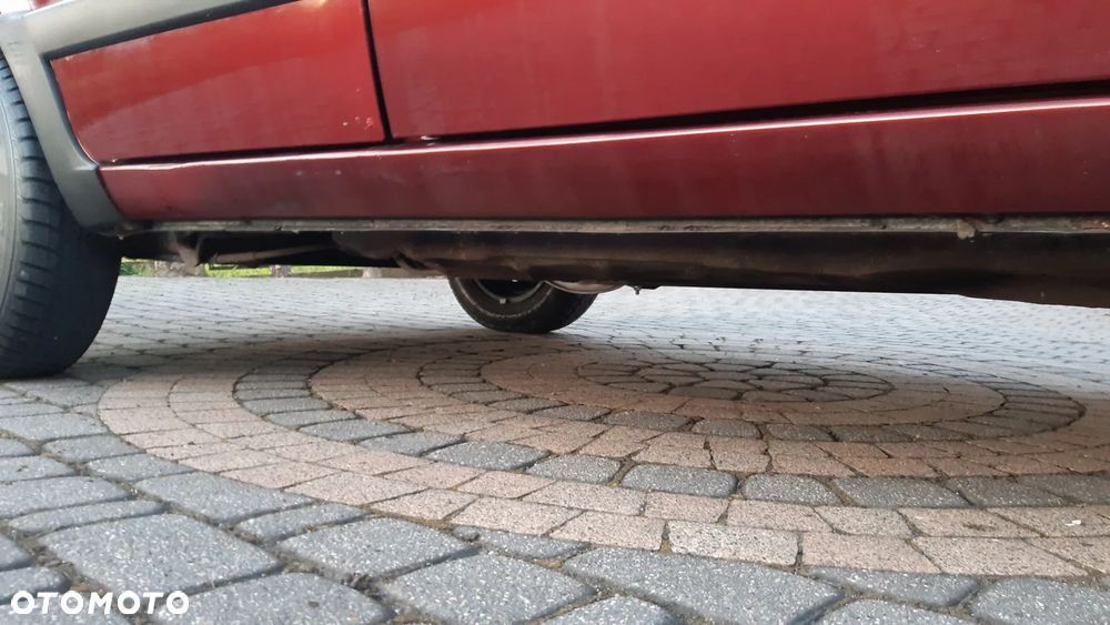 Volkswagen Golf 1.8 GL - 36