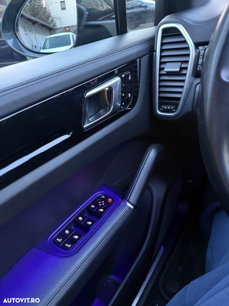 Porsche Cayenne - 9