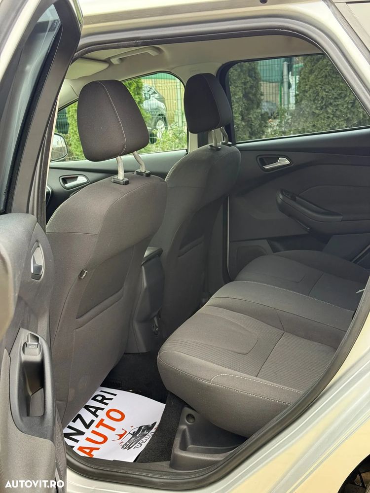 Ford Focus 1.6 TDCi DPF Start-Stopp-System Titanium - 9