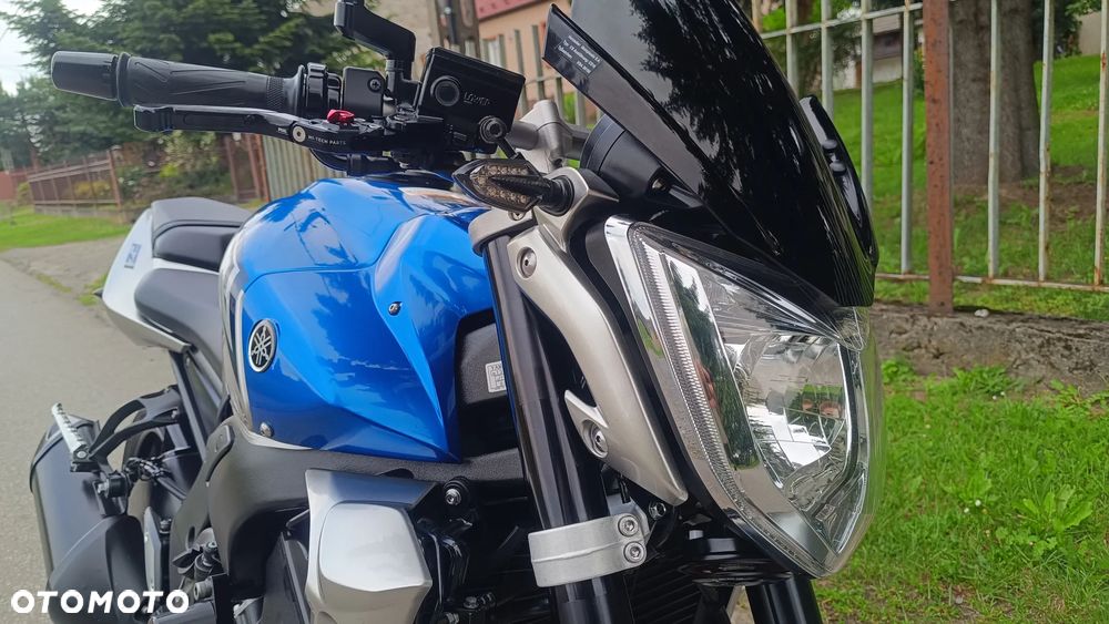 Yamaha FZ - 12