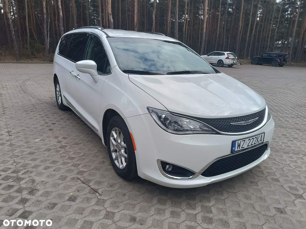 Chrysler Pacifica - 3