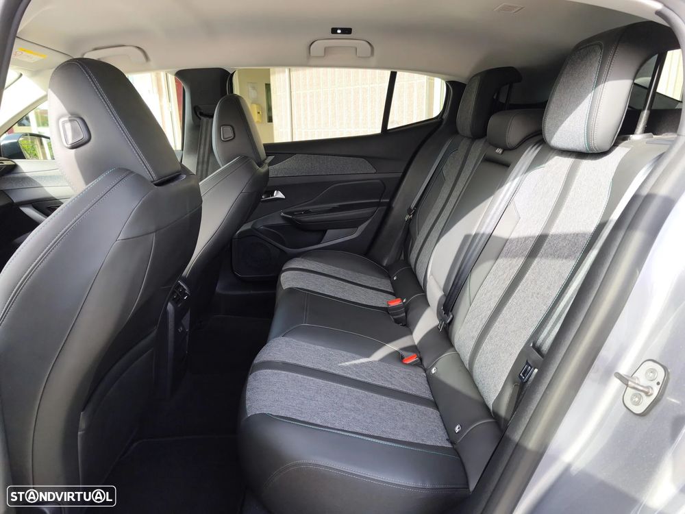 Peugeot 408 1.6 Hybrid Allure Pack e-EAT8 - 11
