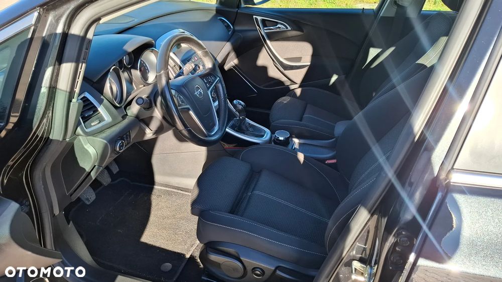 Opel Astra 1.6 Turbo 150 Jahre - 7