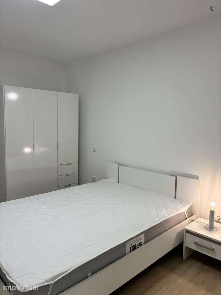 Quarto - localizado em Aveiro - Grande imagem: 2/15