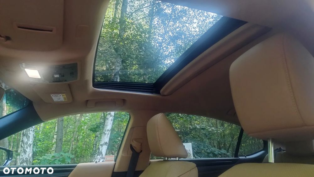 Lexus ES 300h Business Edition - 29