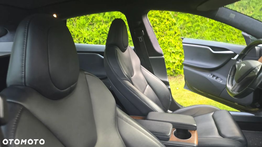Tesla Model S - 15