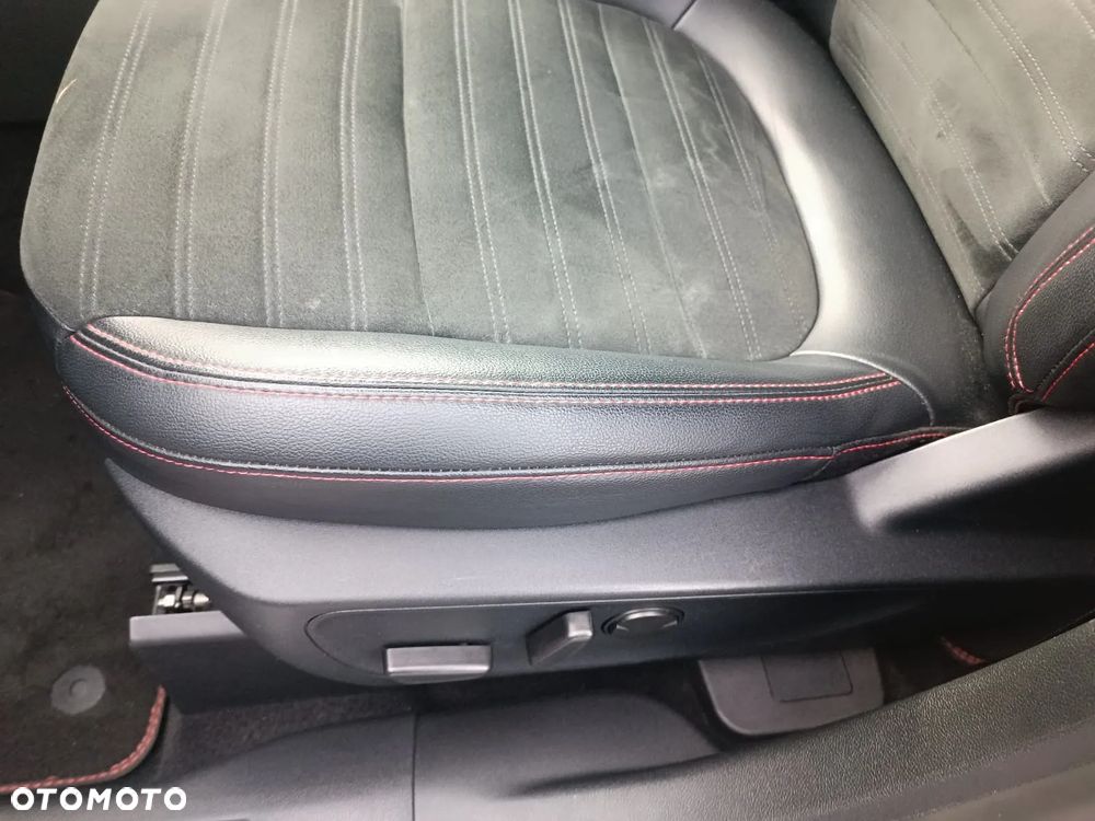 Ford Kuga 2.0 EcoBlue 4x4 ST-LINE X - 25