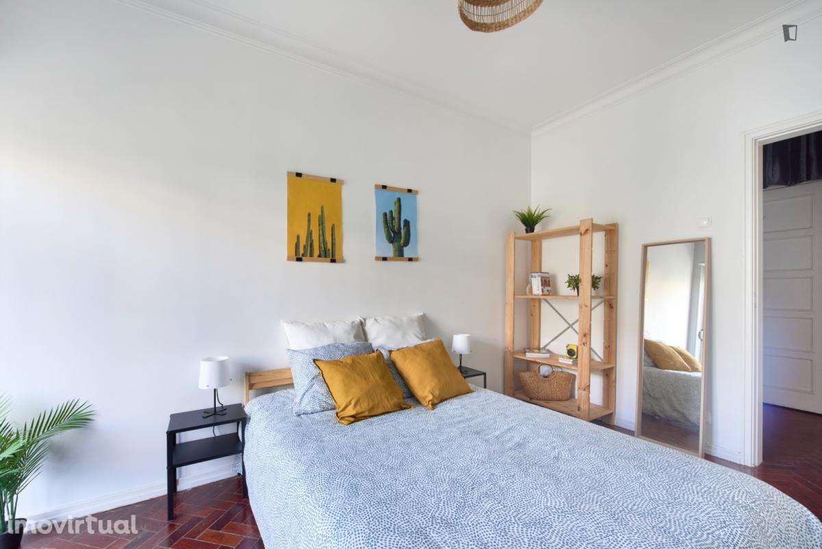 Quarto - localizado em Intendente Lisbon - Grande imagem: 2/33