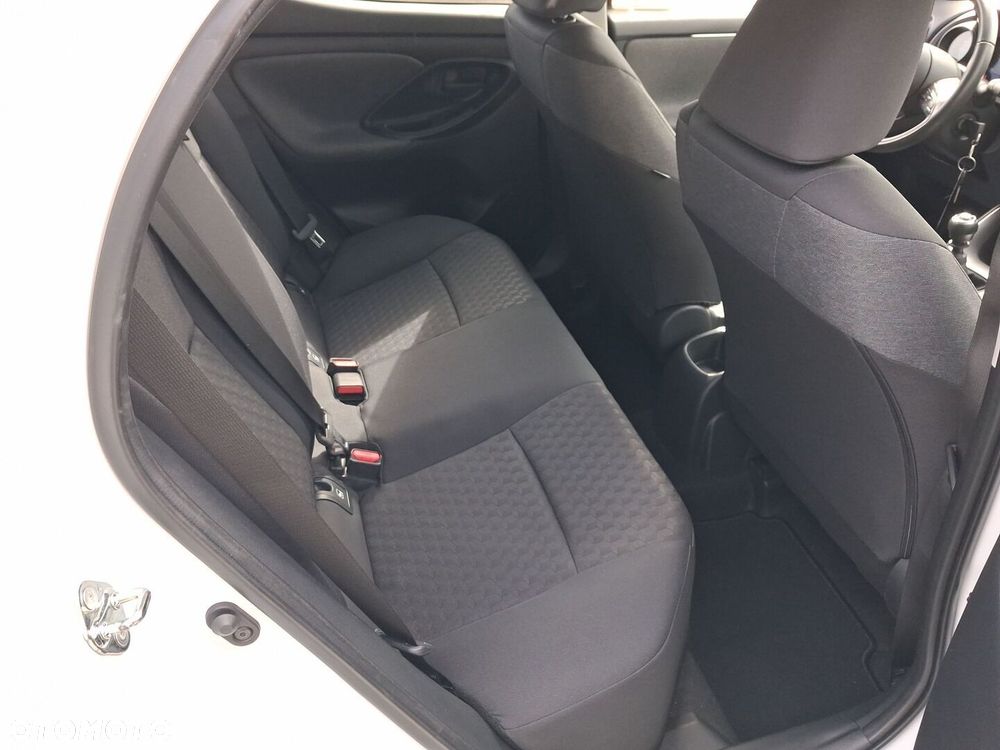 Toyota Yaris - 12