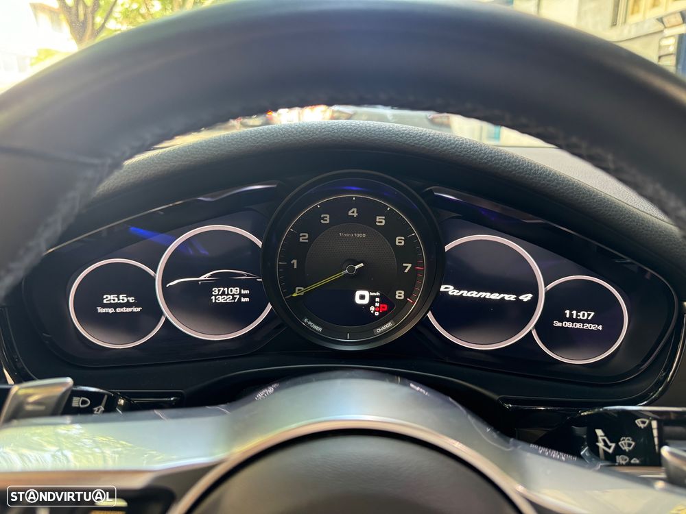 Porsche Panamera 4 E-Hybrid - 27