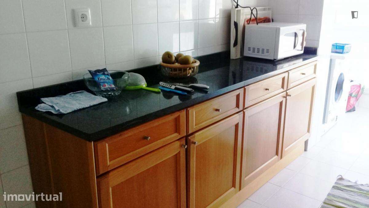 Quarto - localizado em Olaias Lisbon - Grande imagem: 3/17
