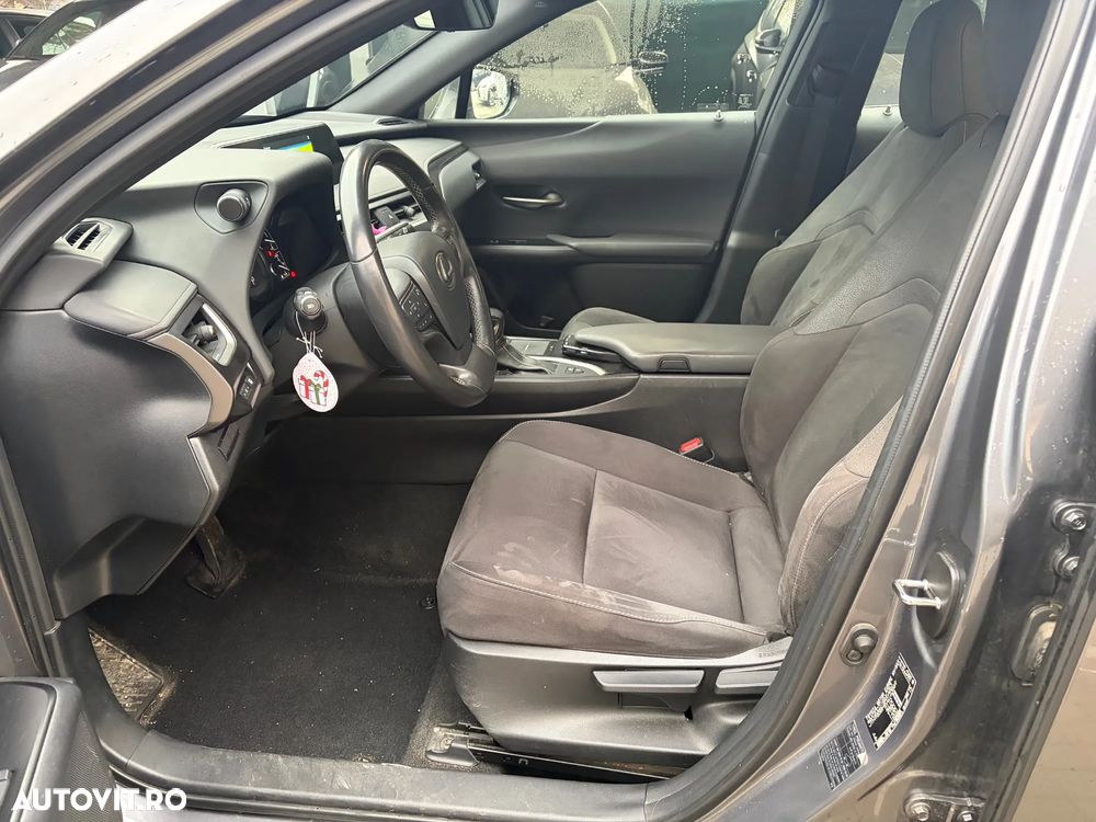 Lexus UX 250h Business Edition - 21