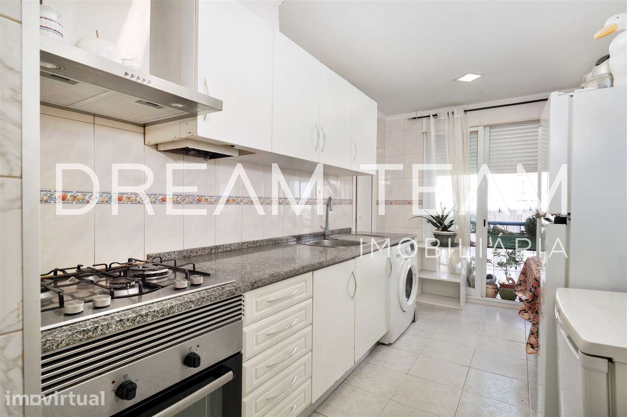 Apartamento T4, Vale da Amoreira,Moita - Grande imagem: 2/27