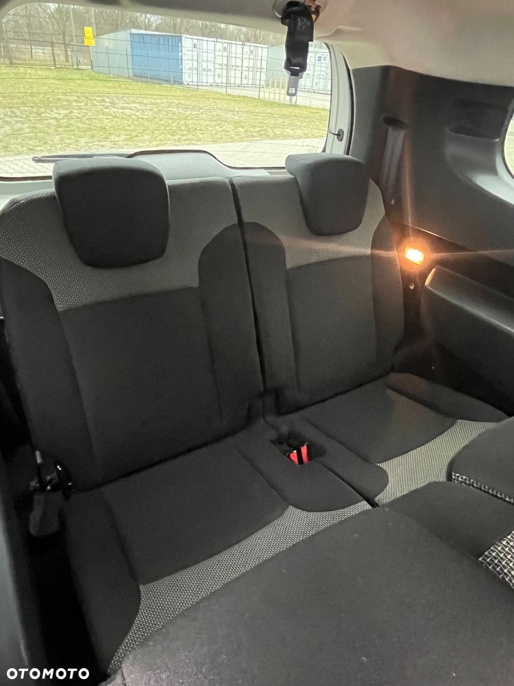 Dacia Lodgy 1.6 SCe Access S&S - 28