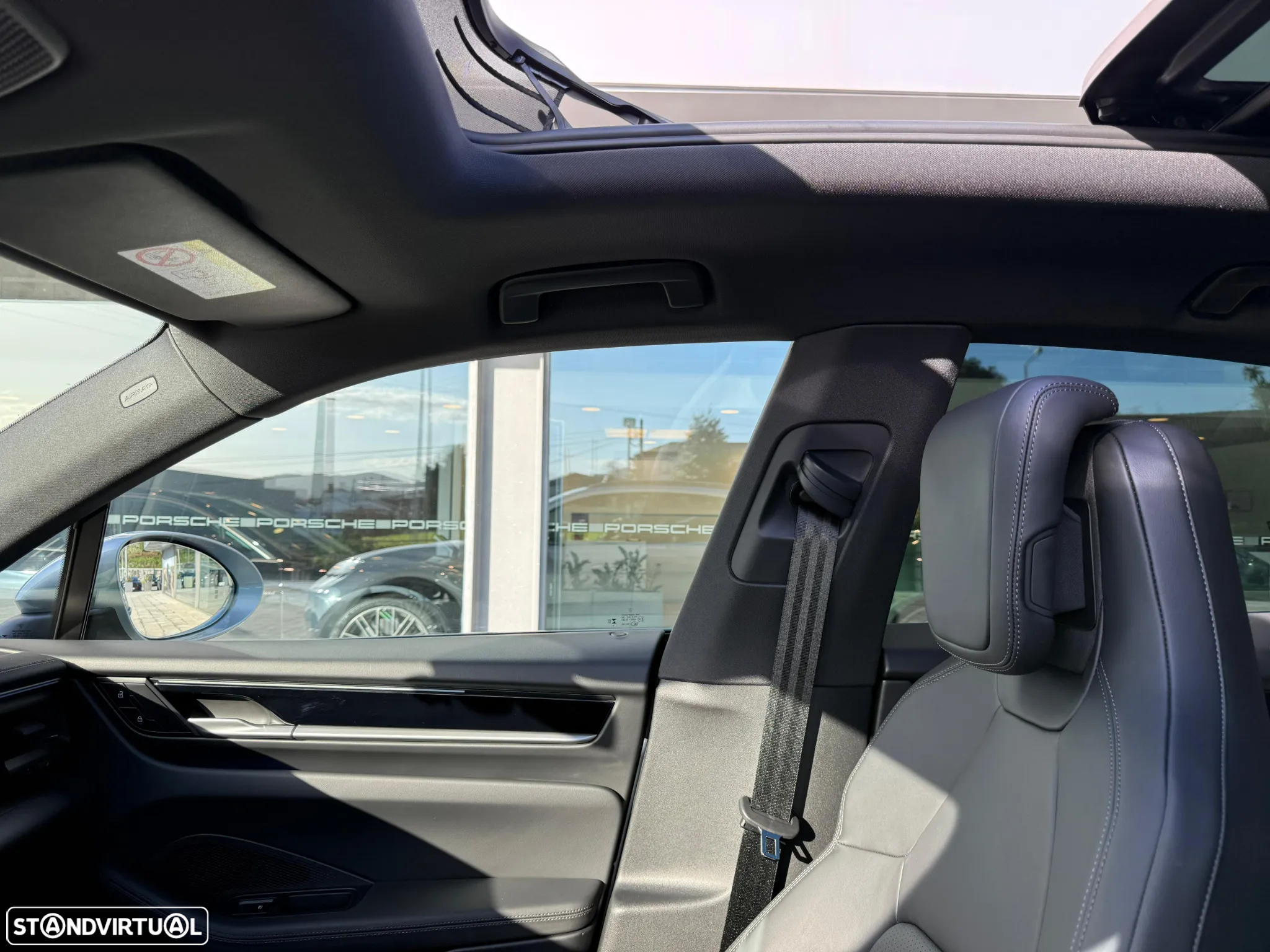 Porsche Macan Electric 4 - 12