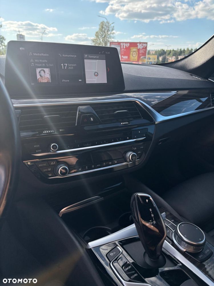 BMW Seria 5 530i xDrive Sport Line - 10