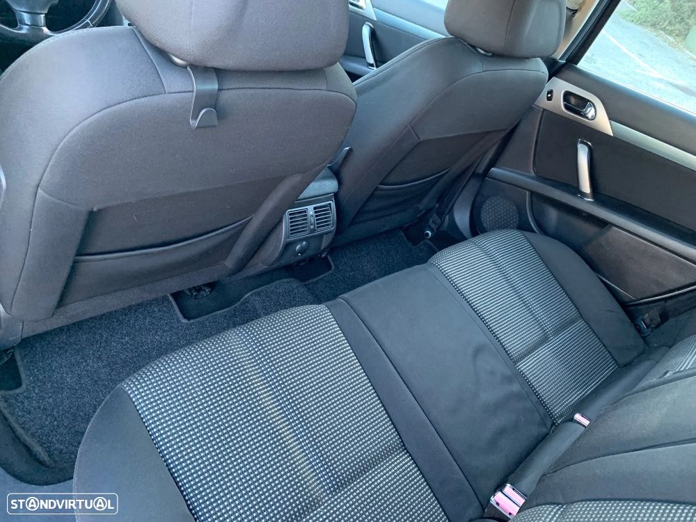 Peugeot 407 SW 1.6 HDi Premium - 16