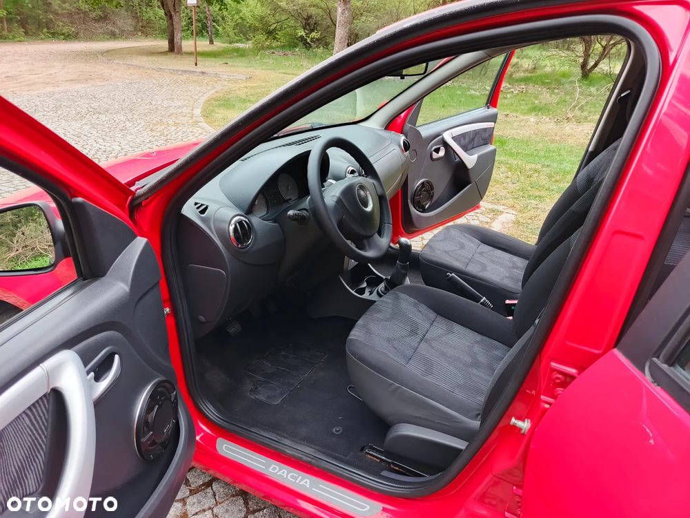 Dacia Sandero 1.6 16V Hi-Flex - 11