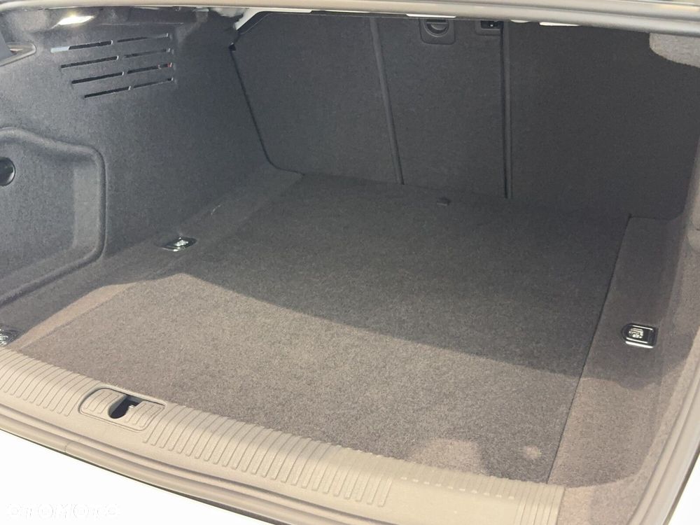 Audi A4 Limousine - 37