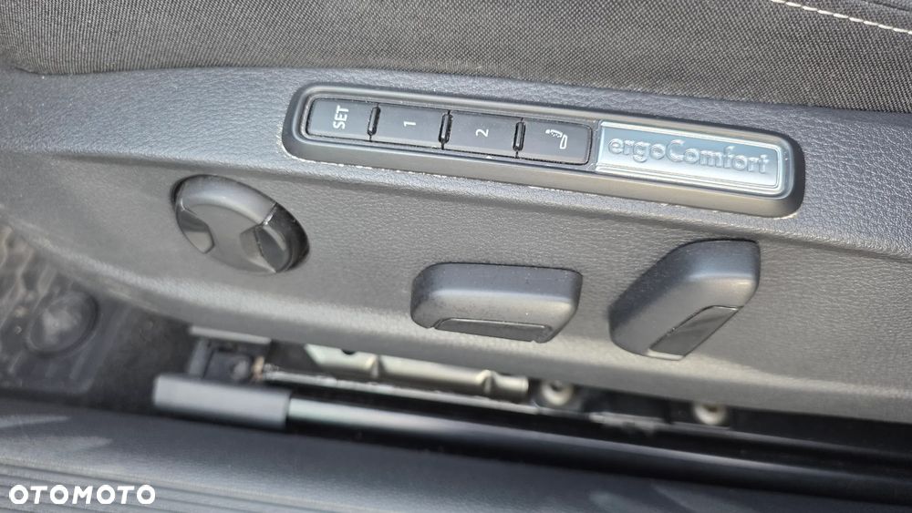Volkswagen Passat - 34
