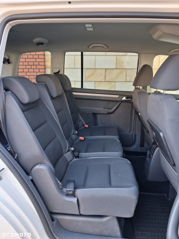 Volkswagen Touran - 9