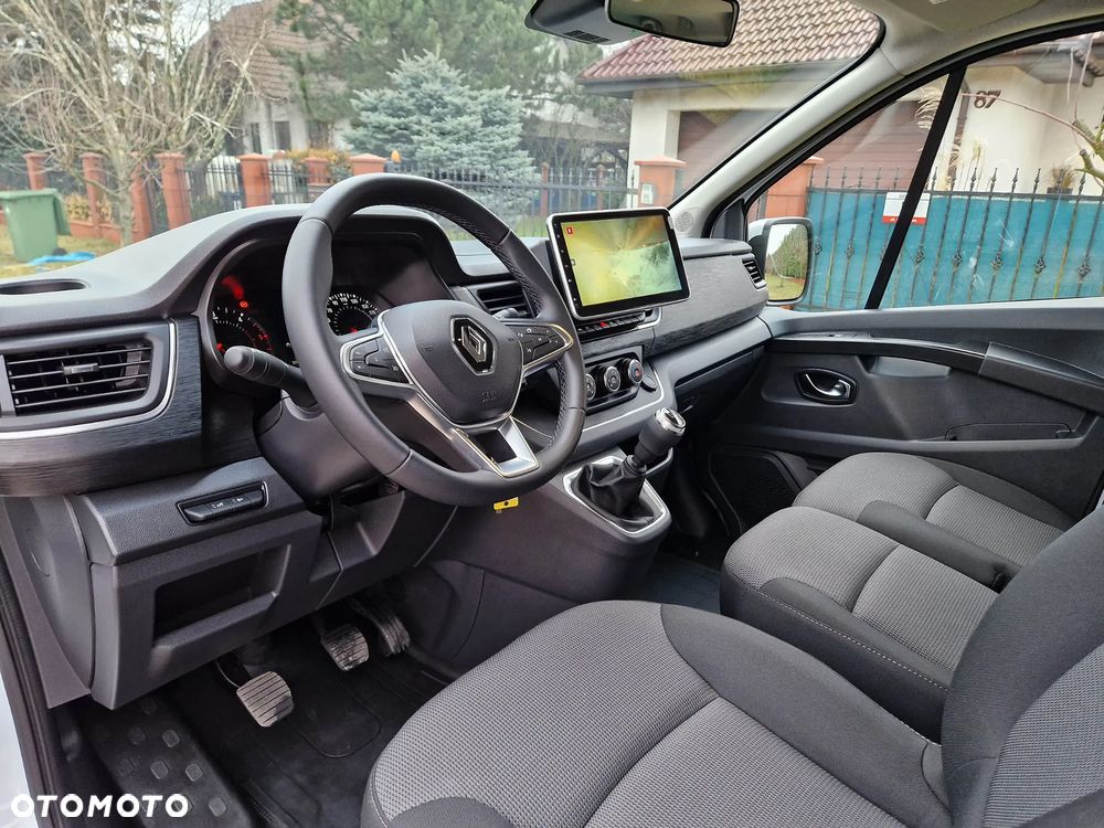Renault Trafic 2.0 dCi - 21