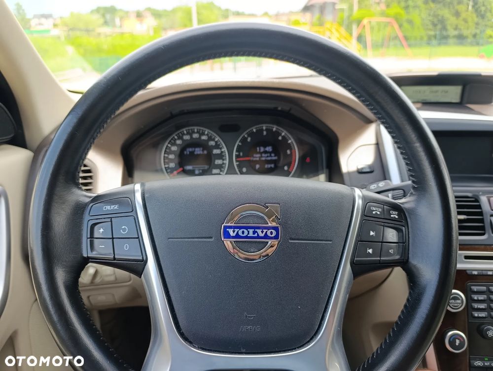 Volvo XC 60 2.4D Momentum - 24