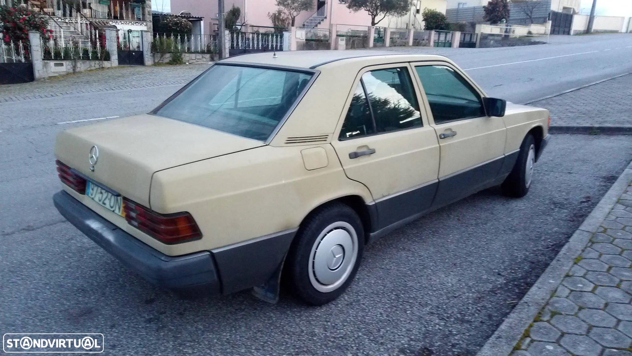 Mercedes-Benz 190 D 2.5 - 8
