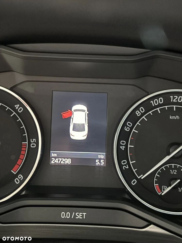 Skoda Superb 2.0 TDI 4x4 Style DSG - 8