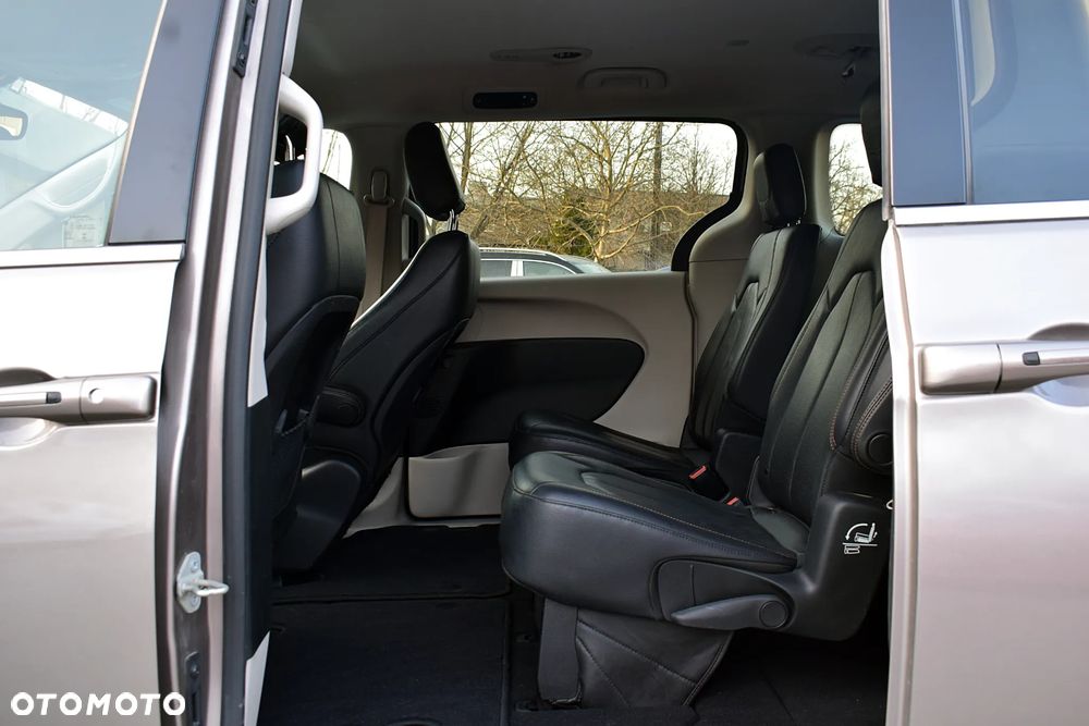 Chrysler Pacifica - 6