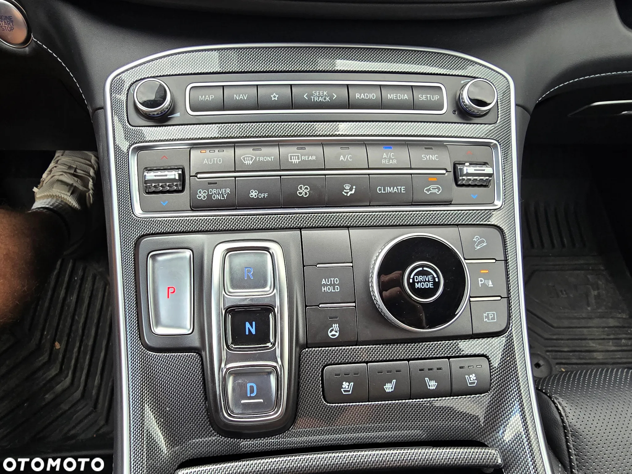 Hyundai Santa Fe 1.6 HEV 2WD 7-Sitzer Signature - 24