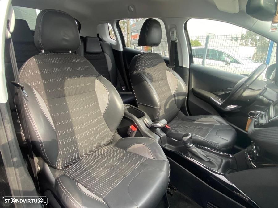 Peugeot 2008 1.2 PureTech Style - 5