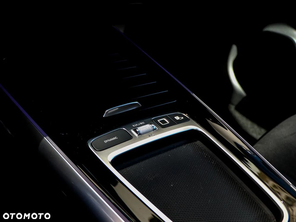 Mercedes-Benz GLA 250e AMG Line - 26