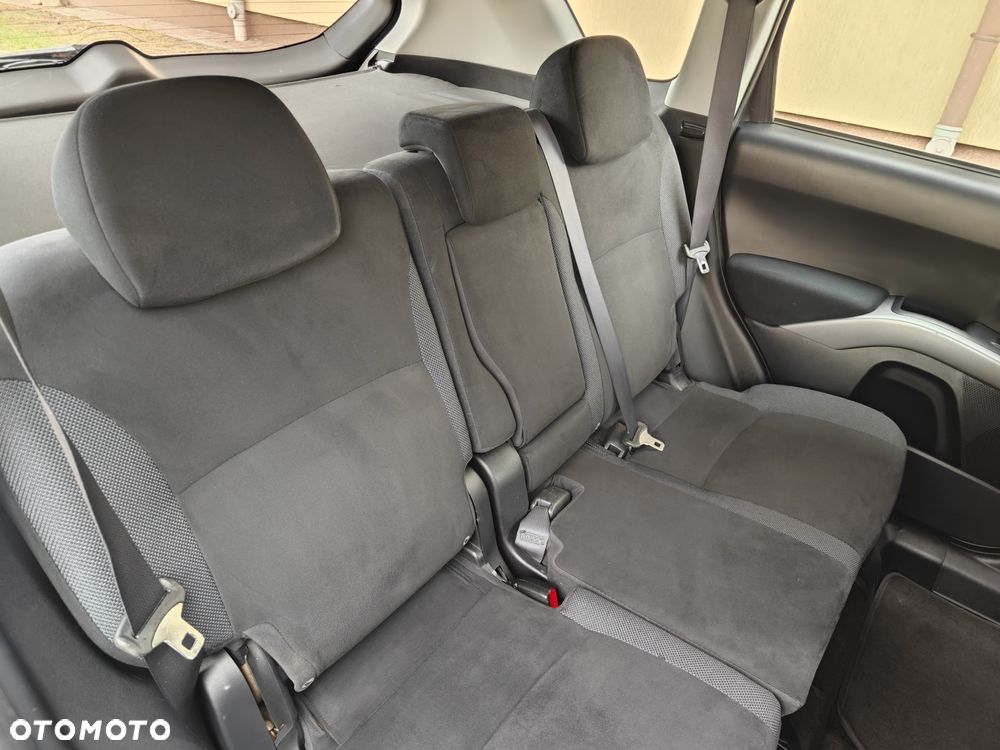 Mitsubishi Outlander - 18