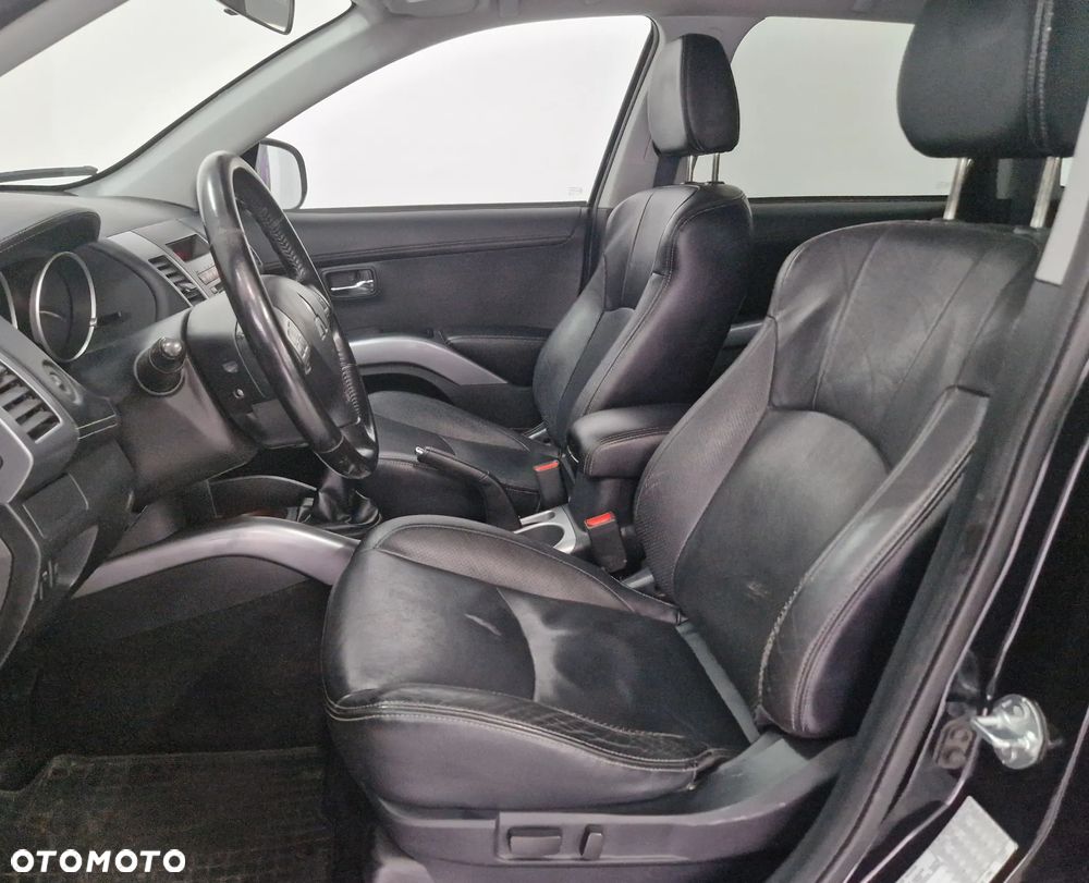 Mitsubishi Outlander - 25