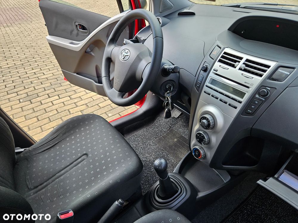 Toyota Yaris 1.0 Terra - 31